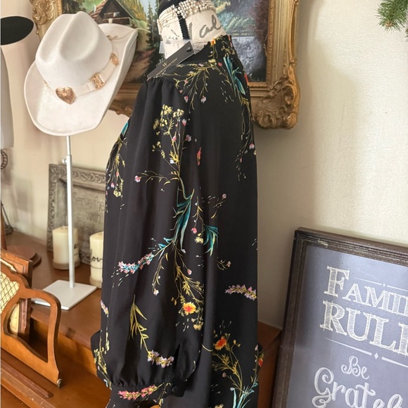 Worthington Black Blouse with Floral Design NWT 50.00 - Picture 3 of 8